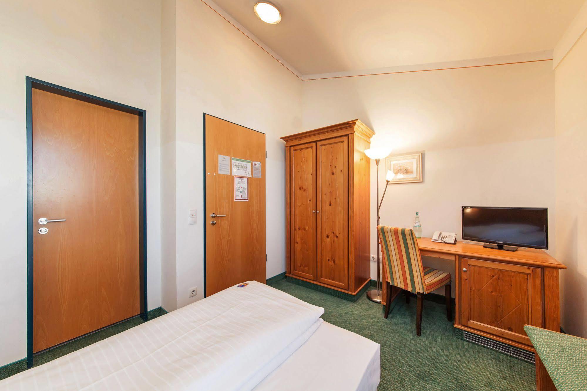 โนวุม โฮเต็ล ไซเดิลฮอฟ มุนเชน Hotel ฮาร์ ภายนอก รูปภาพ
